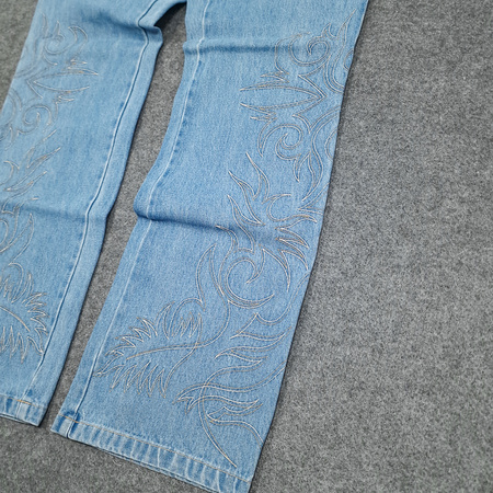 Spodnie jeansowe z Tribalami