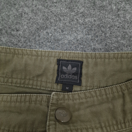 Spodenki cargo Adidas